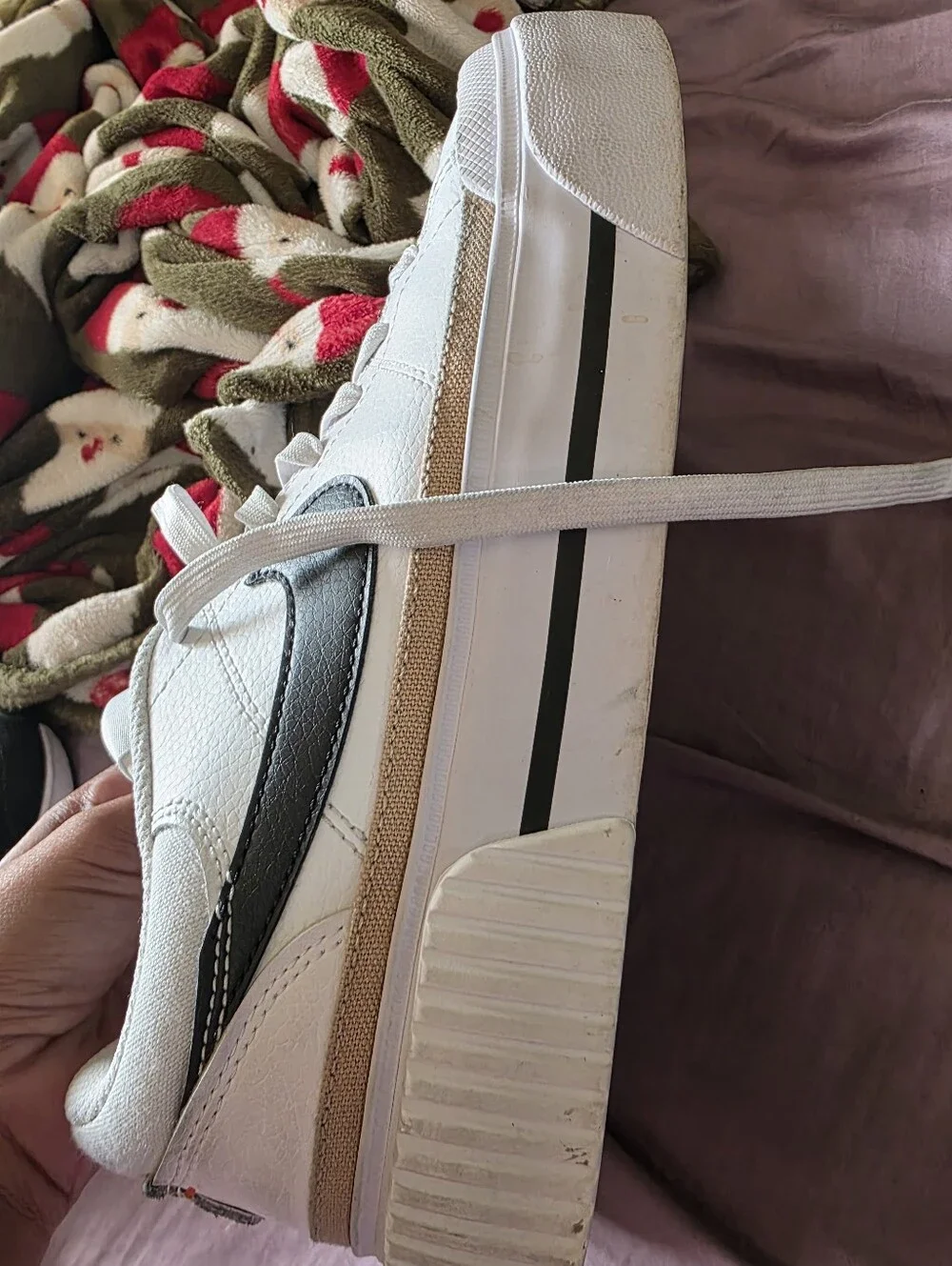 Nike White and Black Women’s Low-Top Athletic Sneakers